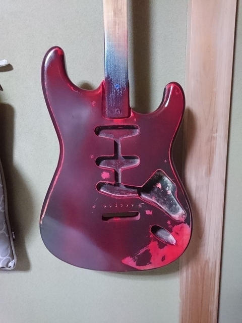 ストラト再塗装 その1: 金なくても道楽主義